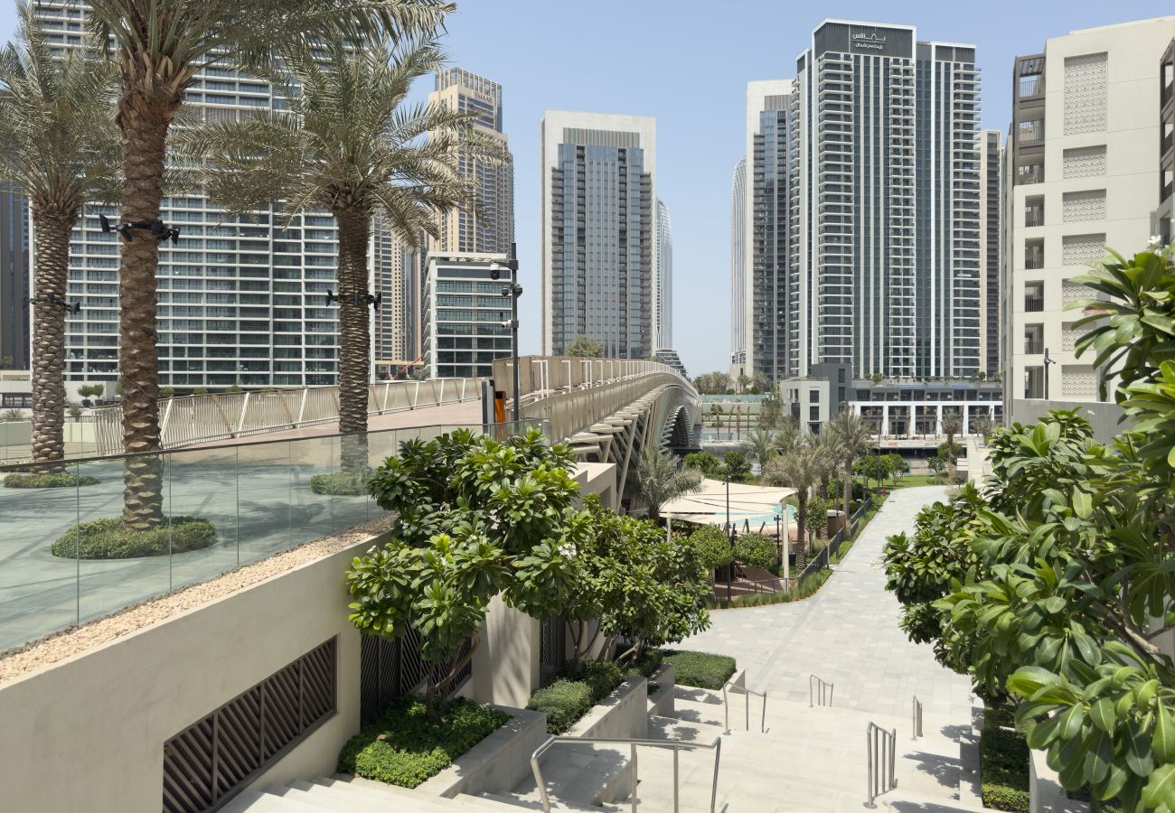 Apartment in Dubai - Chic Luxury 1BR+Sofabed |Sleeps 4| in Lotus 3