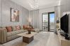 Apartment in Dubai - Chic Luxury 1BR+Sofabed |Sleeps 4| in Lotus 3