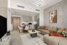 Apartment in Dubai - Chic Luxury 1BR+Sofabed |Sleeps 4| in Lotus 3