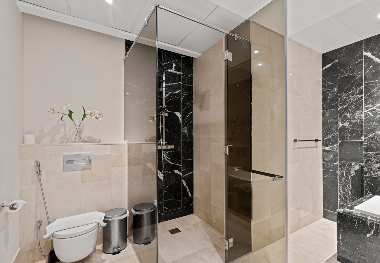 Apartment in Dubai - Luxe Escape 1BR w SofaBed|Sleeps 4| Marina View