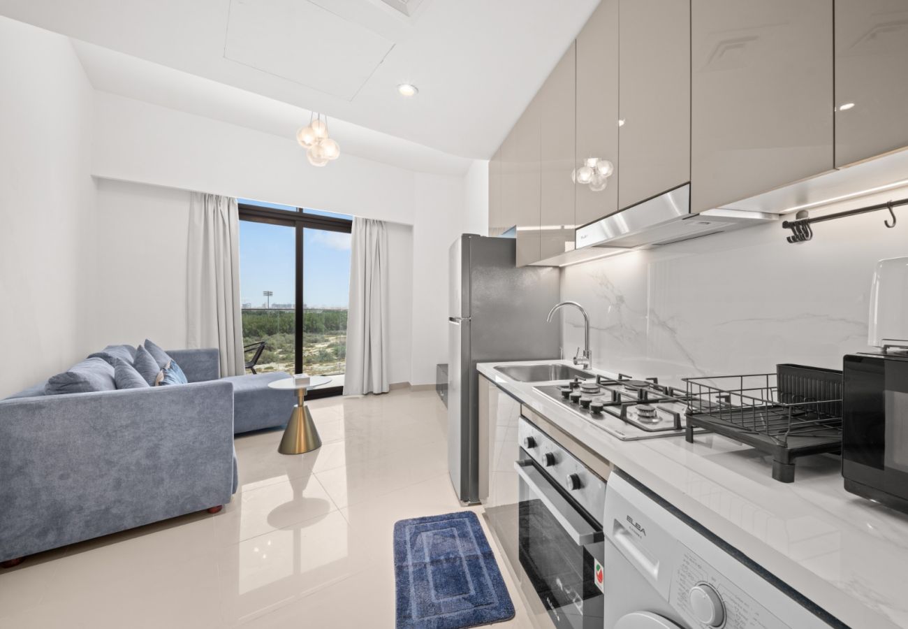 Apartment in Dubai - Classic Charm 1BR In Azizi Gardens
