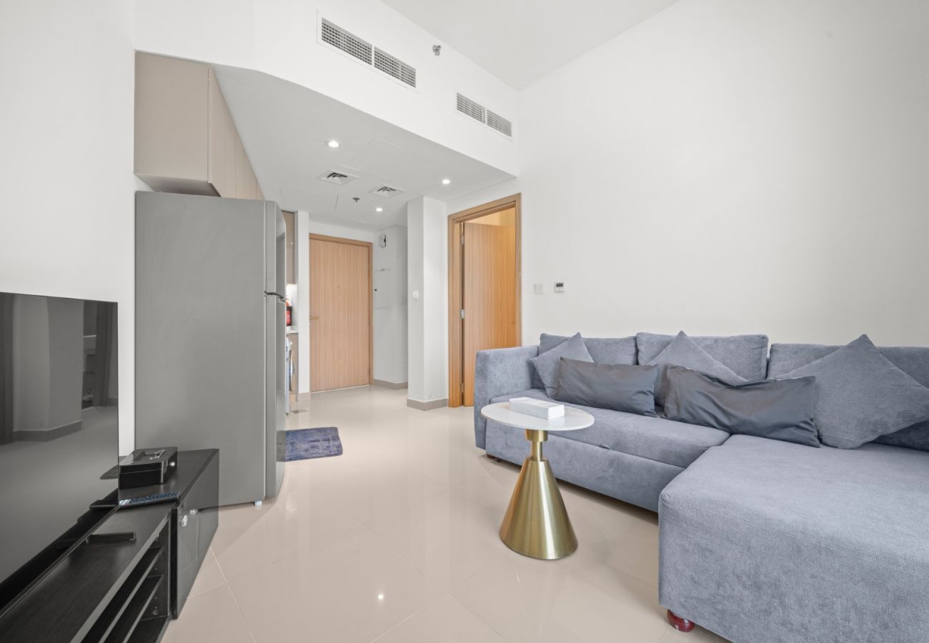 Apartment in Dubai - Classic Charm 1BR In Azizi Gardens