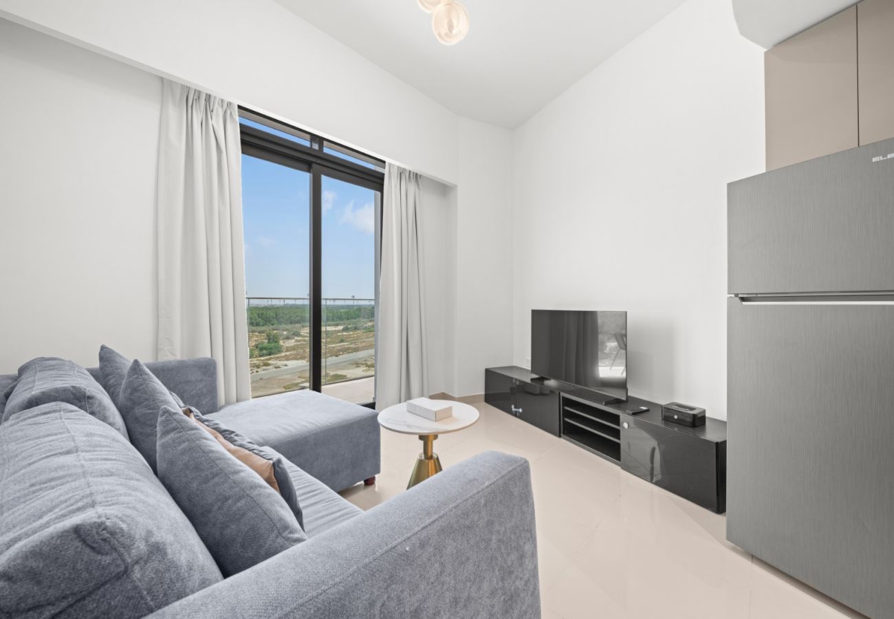 Apartment in Dubai - Classic Charm 1BR In Azizi Gardens