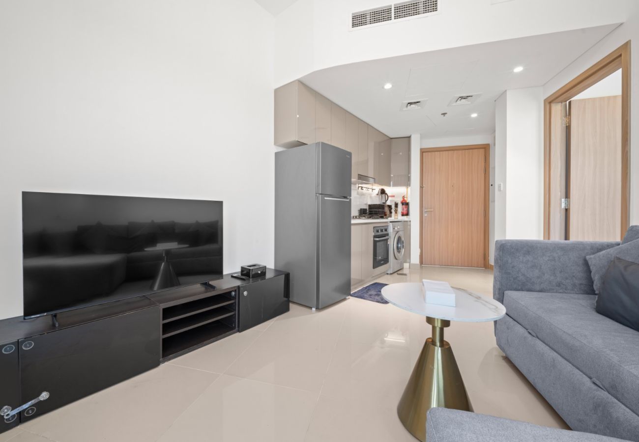Apartment in Dubai - Classic Charm 1BR In Azizi Gardens