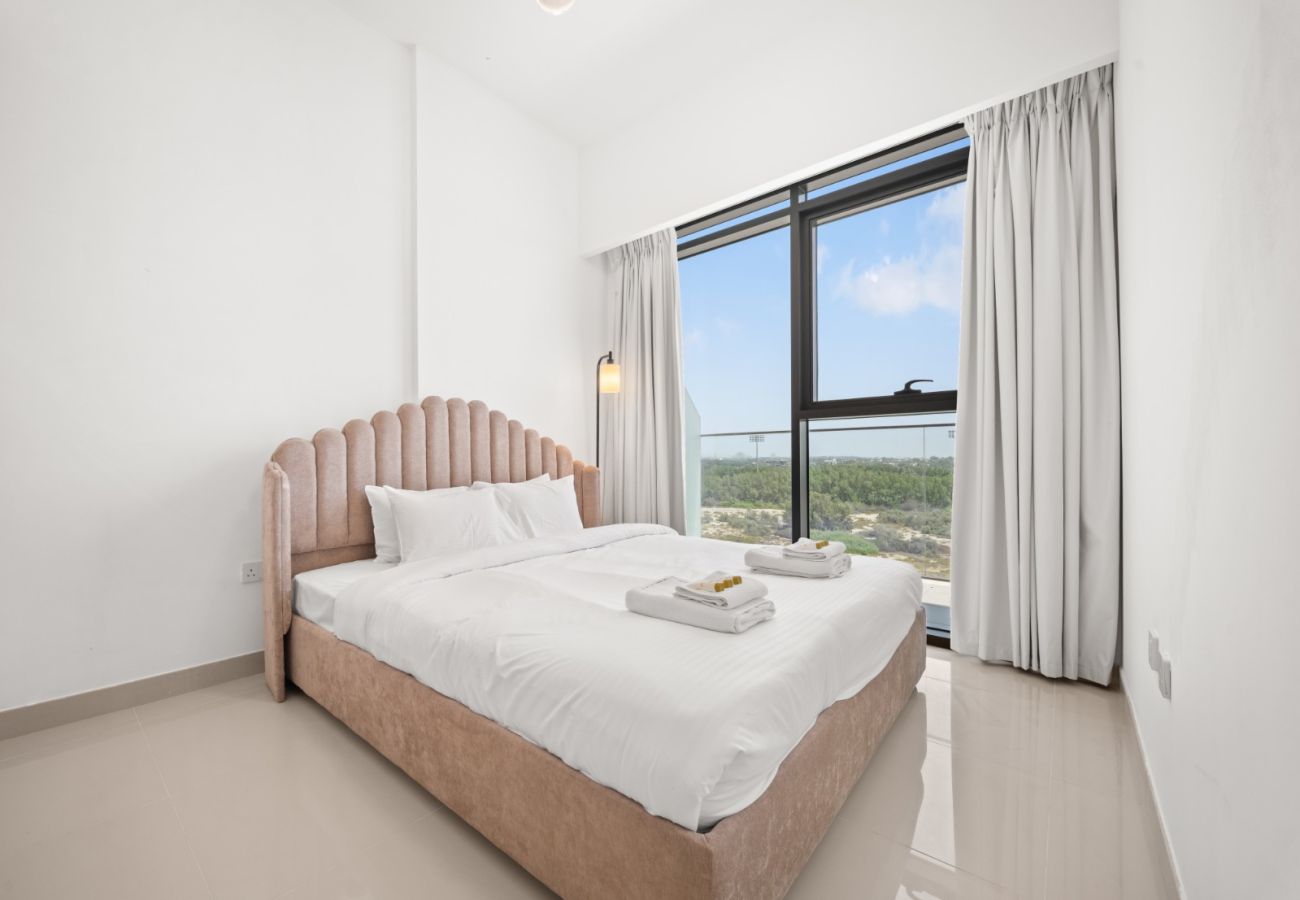 Apartment in Dubai - Classic Charm 1BR In Azizi Gardens