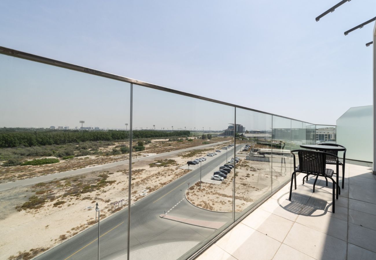 Apartment in Dubai - Classic Charm 1BR In Azizi Gardens
