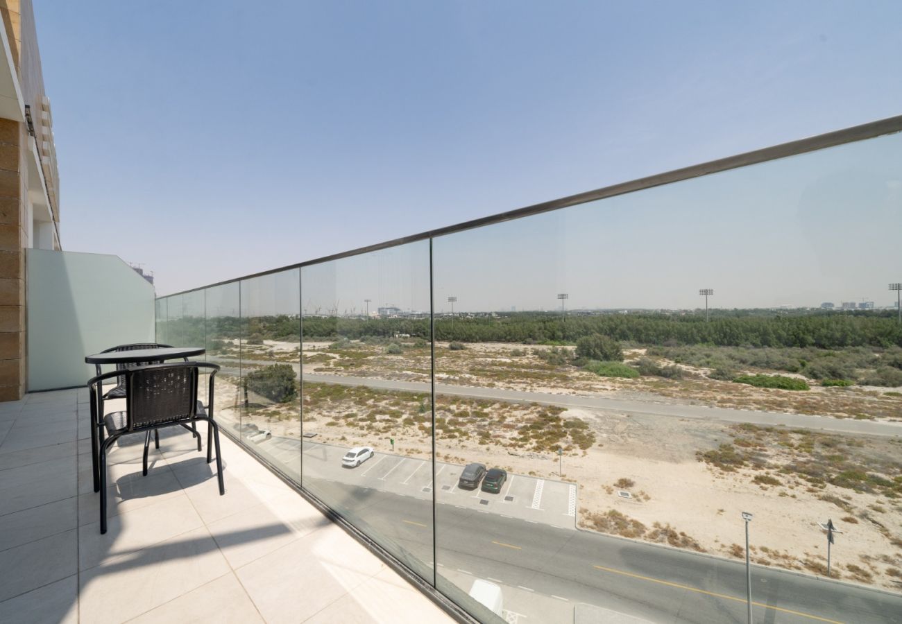 Apartment in Dubai - Classic Charm 1BR In Azizi Gardens