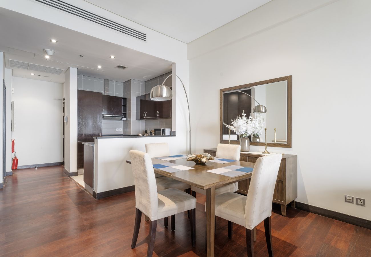 Apartment in Dubai - Beachfront Bliss 1BR In Royal Amwaj