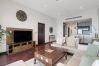Apartment in Dubai - Beachfront Bliss 1BR In Royal Amwaj