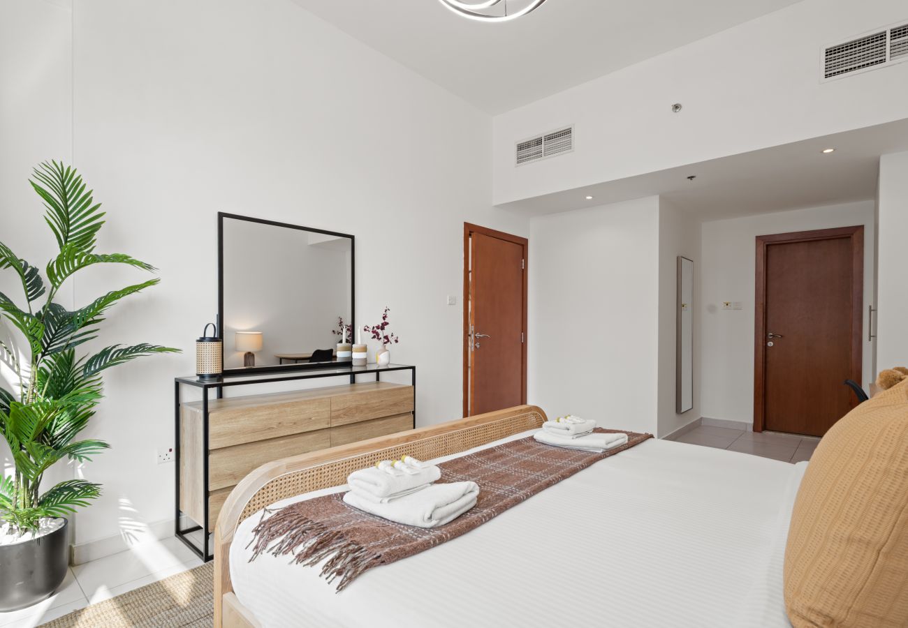 Apartment in Dubai - Radiant 1BR w Sofabed -Sleeps4- In Marina View
