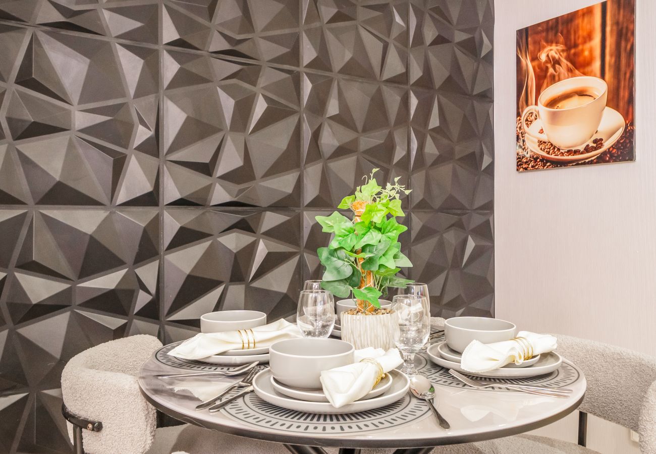 Apartment in Dubai - Contemporary Luxe 1BR in Aykon-Business Bay-07