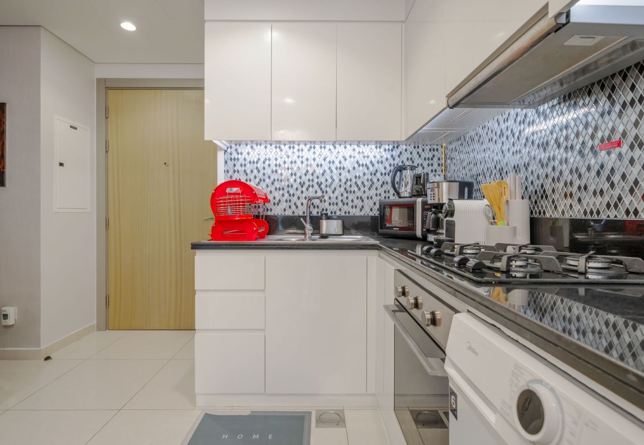 Apartment in Dubai - Contemporary Luxe 1BR in Aykon-Business Bay-07