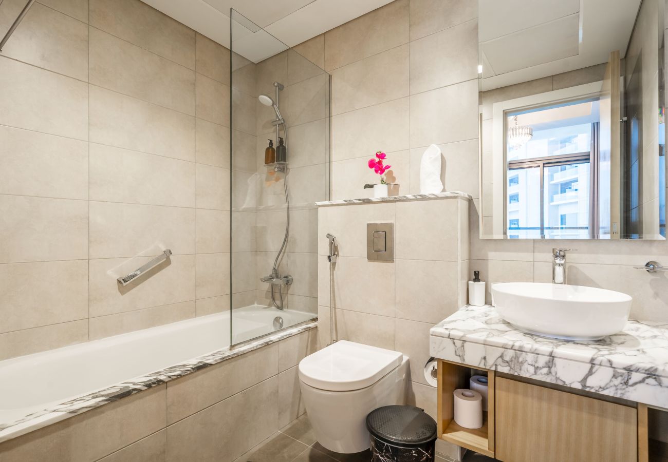 Apartment in Dubai - Contemporary Luxe 1BR in Aykon-Business Bay-07