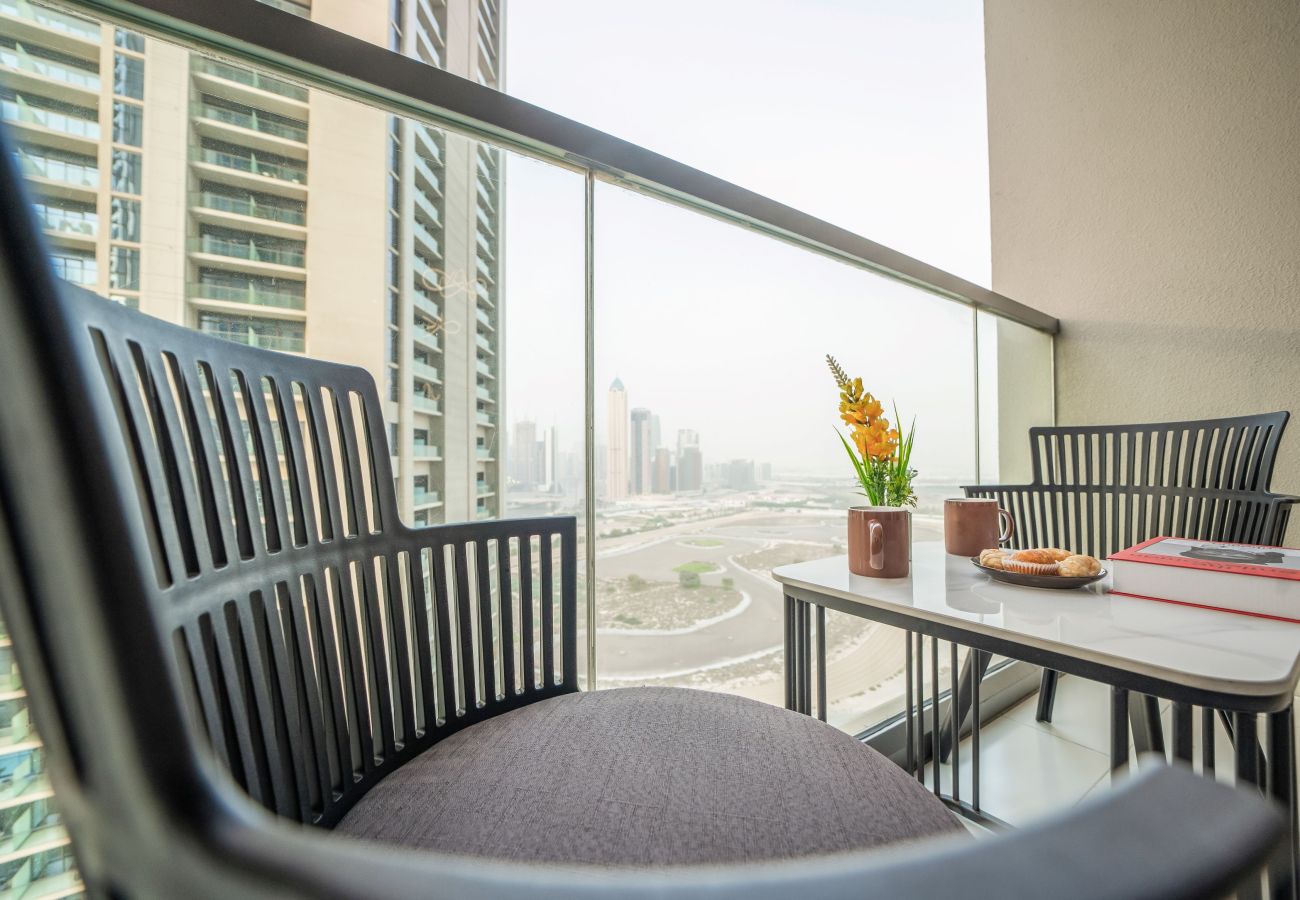 Apartment in Dubai - Contemporary Luxe 1BR in Aykon-Business Bay-07