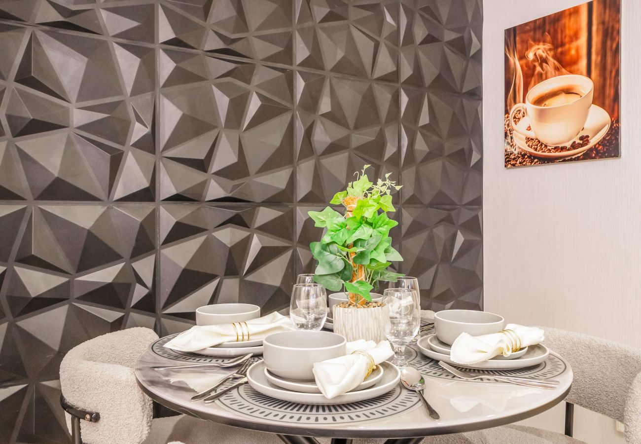 Apartment in Dubai - Contemporary Luxe 2BR in Aykon-Business Bay-07