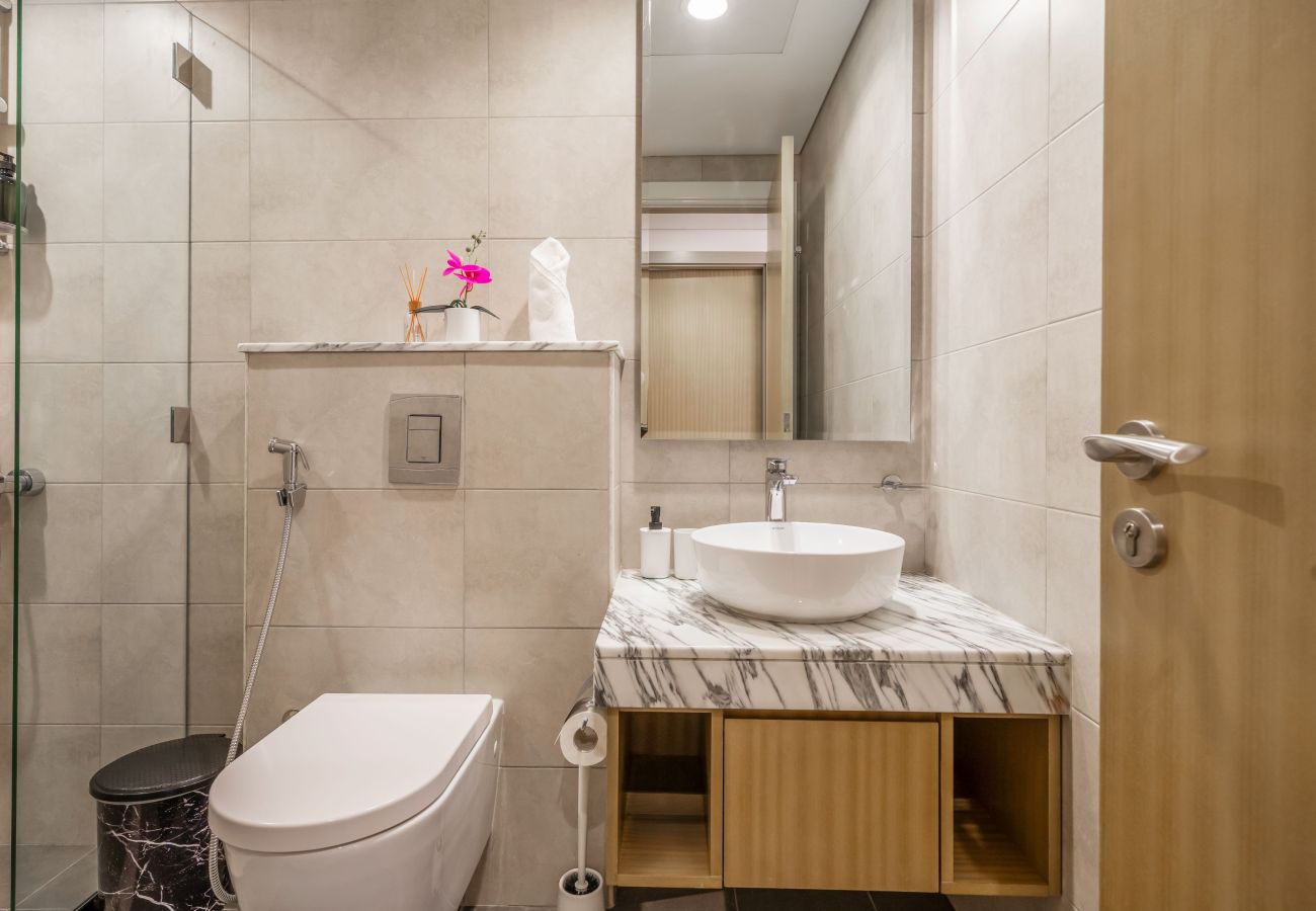 Apartment in Dubai - Contemporary Luxe 2BR in Aykon-Business Bay-07
