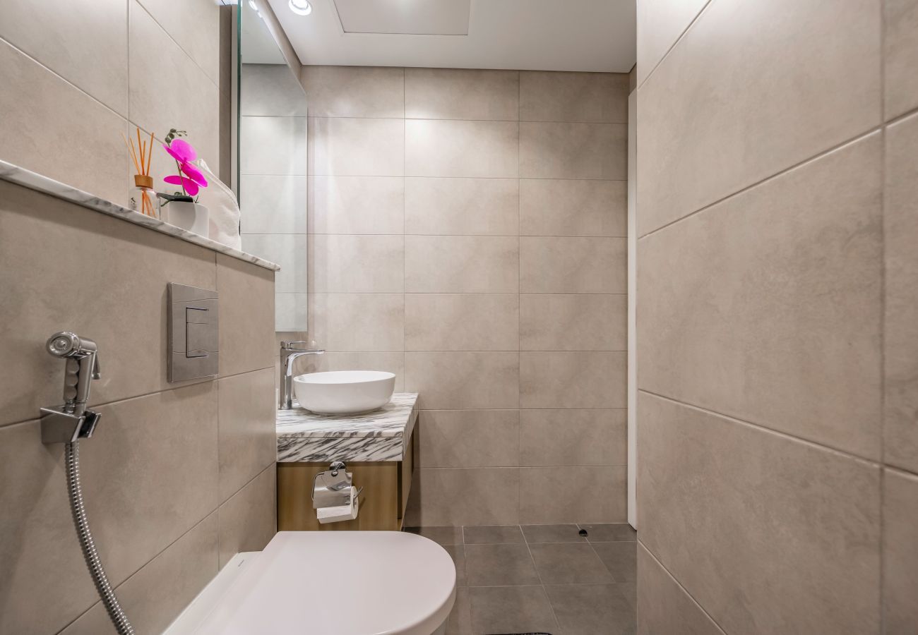 Apartment in Dubai - Contemporary Luxe 2BR in Aykon-Business Bay-07