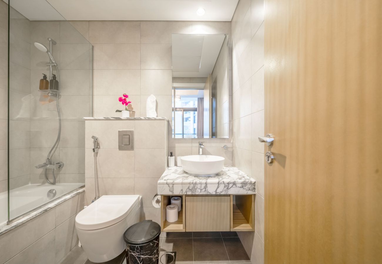 Apartment in Dubai - Contemporary Luxe 2BR in Aykon-Business Bay-07