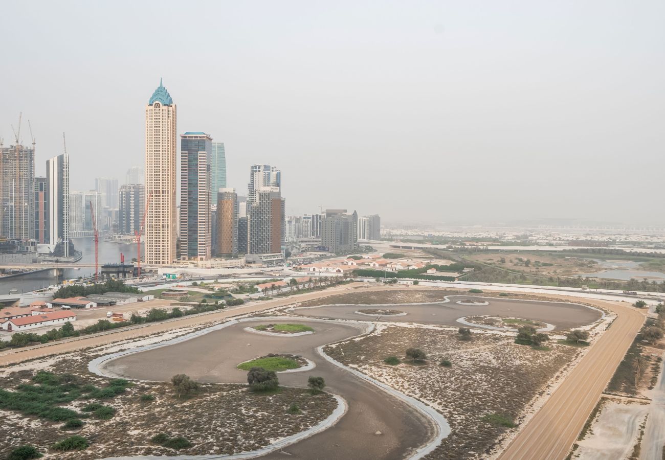 Apartment in Dubai - Contemporary Luxe 2BR in Aykon-Business Bay-07