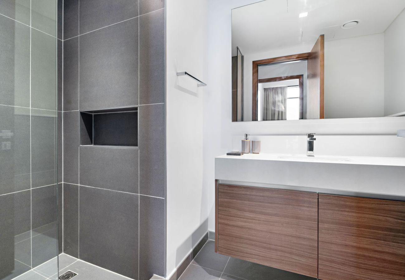 Apartment in Dubai - Creek Harbour Gem Stylish 2BR w Stunning Views-17