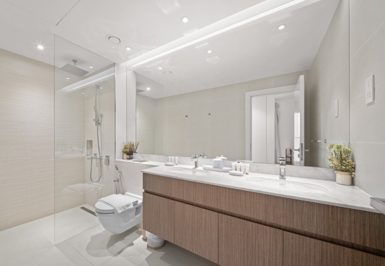 Apartment in Dubai - Seaside Elegance 2BR at La Cote B3-11