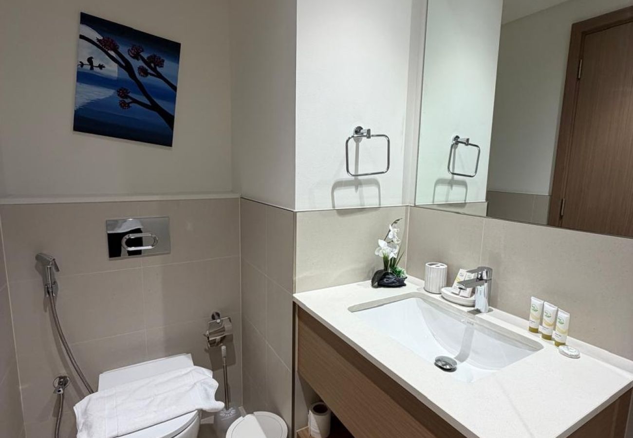 Apartment in Dubai - The Moor Shoreline 2BDR at Creek-03