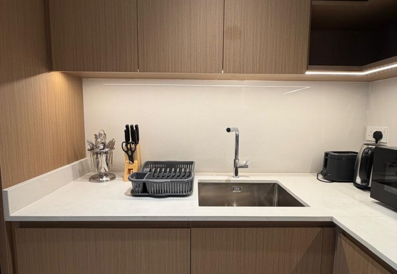 Apartment in Dubai - The Moor Shoreline 2BDR at Creek-03